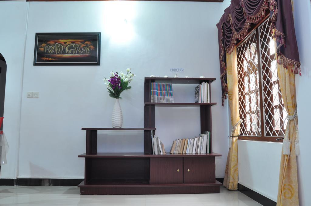Guest Ryan Hotel Katunayaka Buitenkant foto