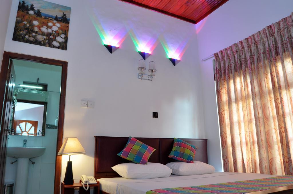 Guest Ryan Hotel Katunayaka Buitenkant foto