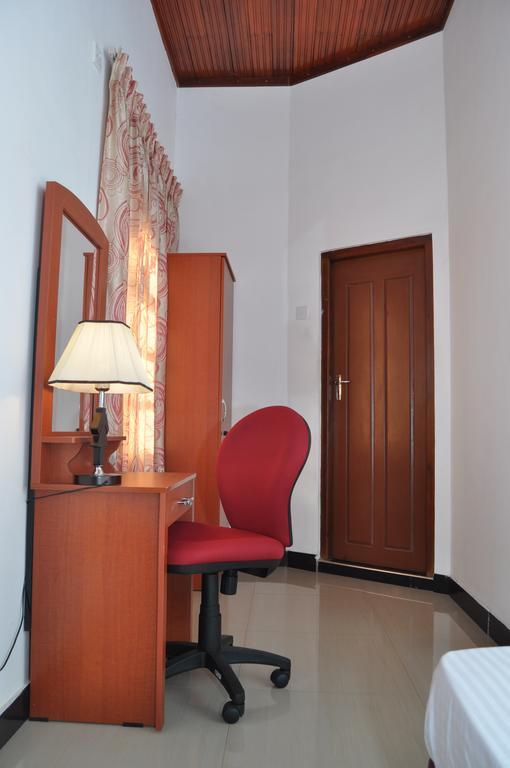 Guest Ryan Hotel Katunayaka Buitenkant foto