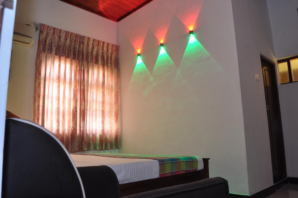 Guest Ryan Hotel Katunayaka Kamer foto