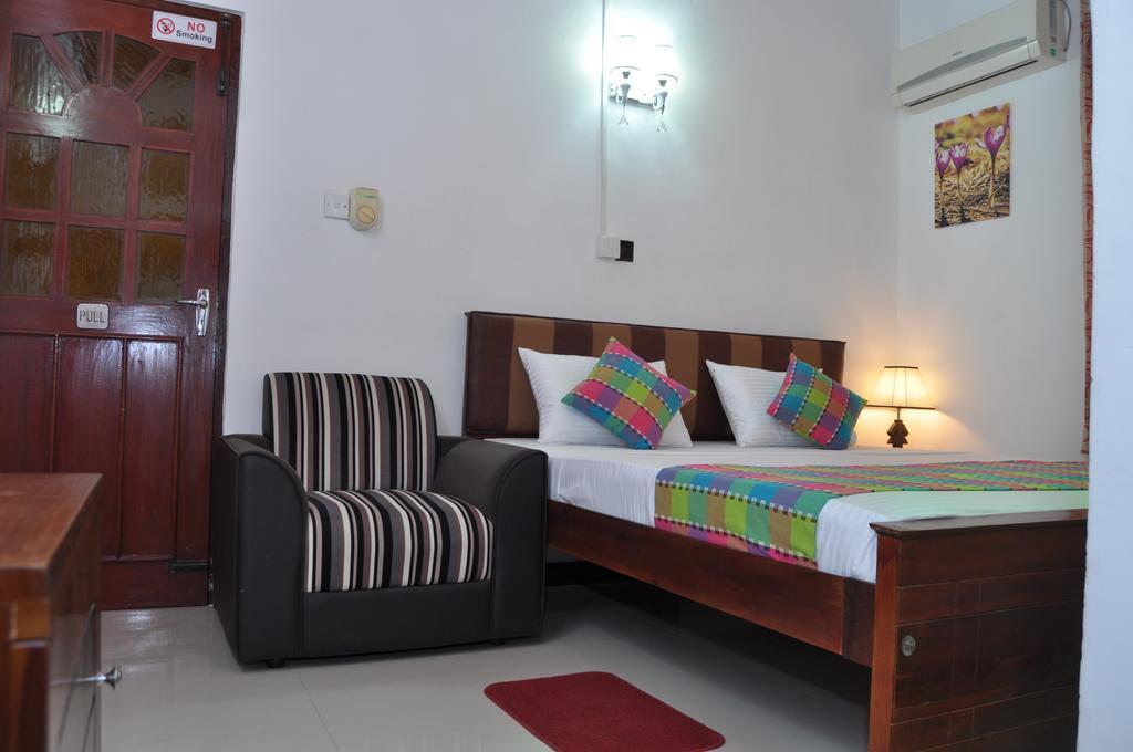 Guest Ryan Hotel Katunayaka Kamer foto