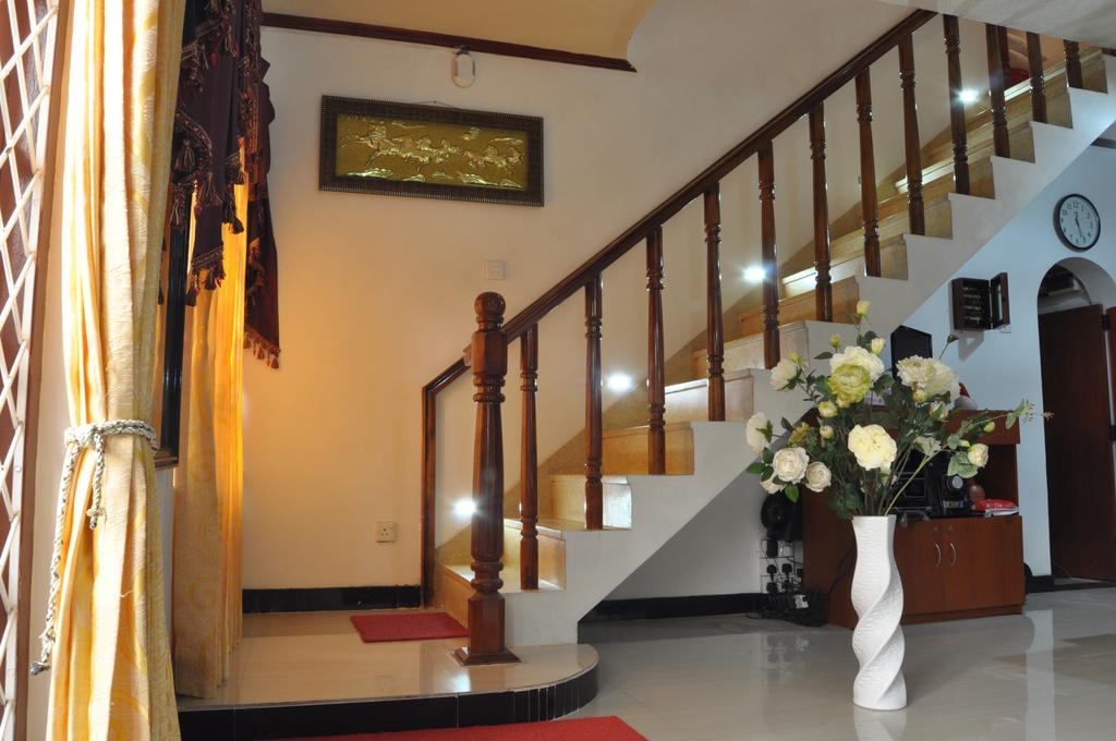 Guest Ryan Hotel Katunayaka Buitenkant foto