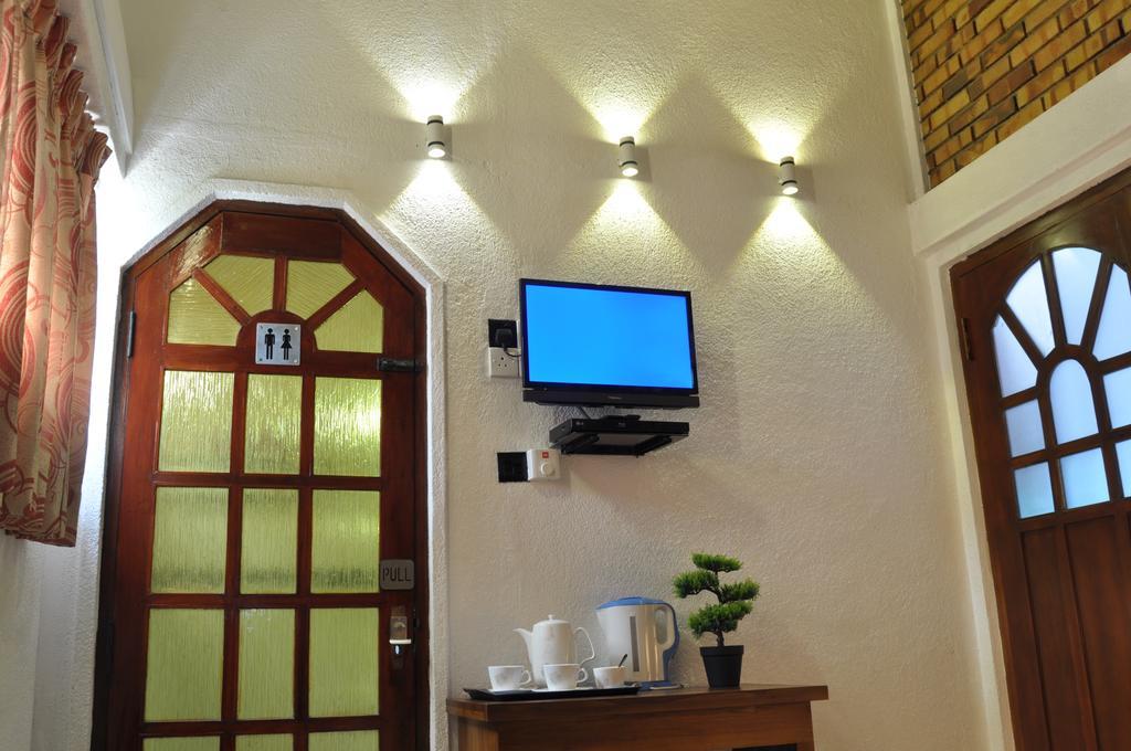 Guest Ryan Hotel Katunayaka Buitenkant foto