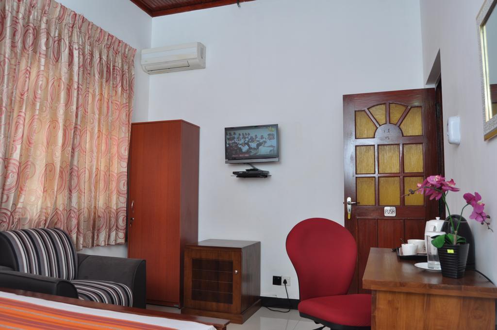 Guest Ryan Hotel Katunayaka Buitenkant foto