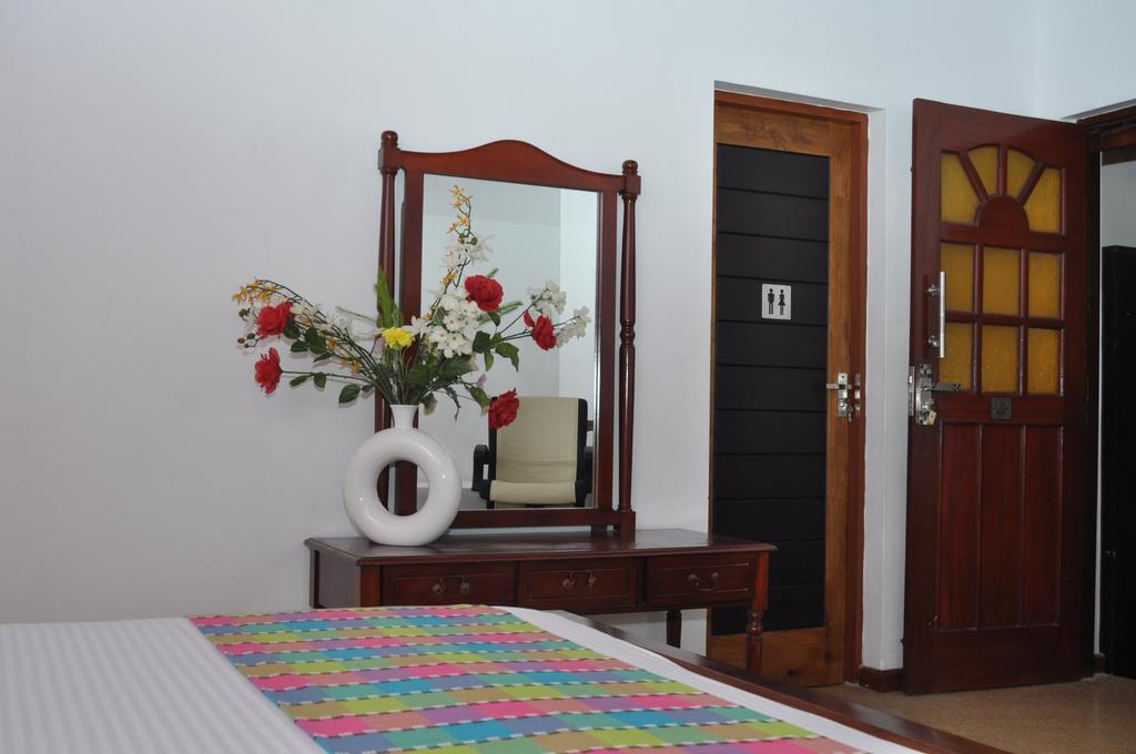 Guest Ryan Hotel Katunayaka Buitenkant foto
