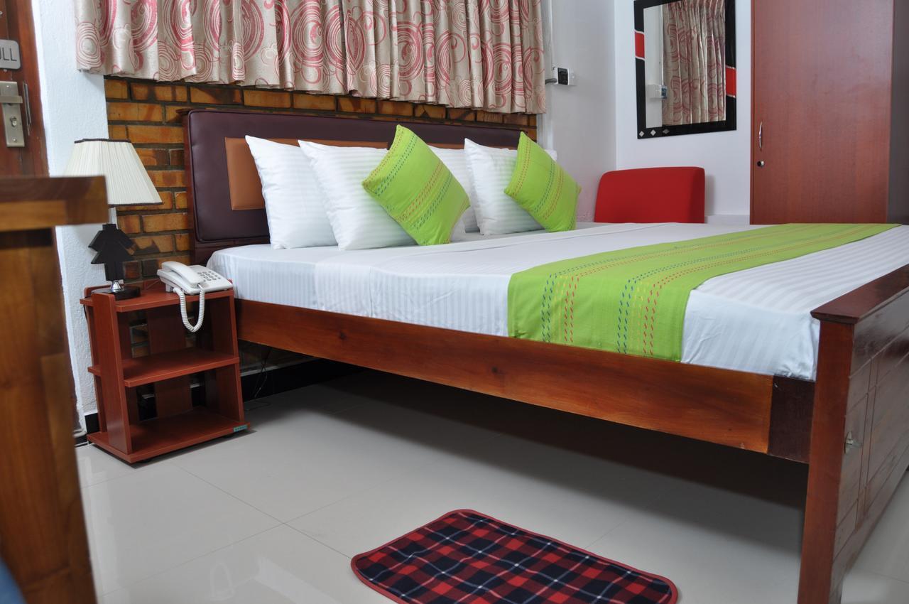 Guest Ryan Hotel Katunayaka Buitenkant foto