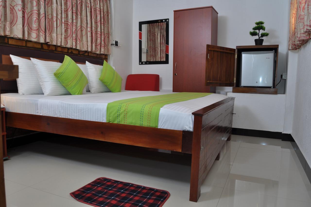 Guest Ryan Hotel Katunayaka Buitenkant foto
