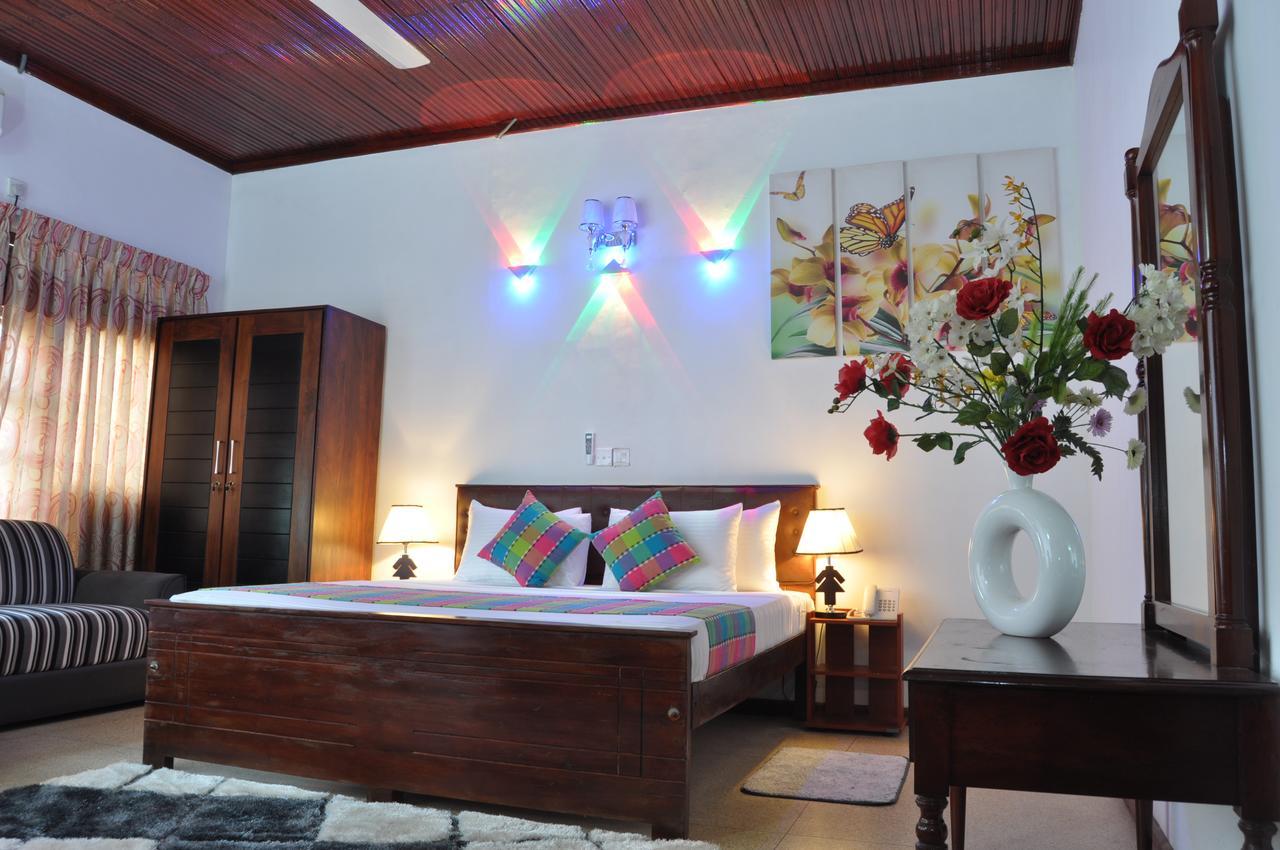 Guest Ryan Hotel Katunayaka Buitenkant foto
