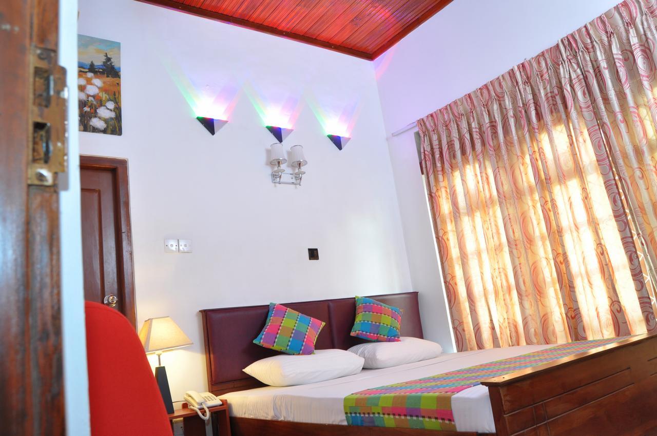 Guest Ryan Hotel Katunayaka Buitenkant foto