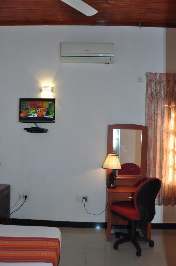 Guest Ryan Hotel Katunayaka Buitenkant foto