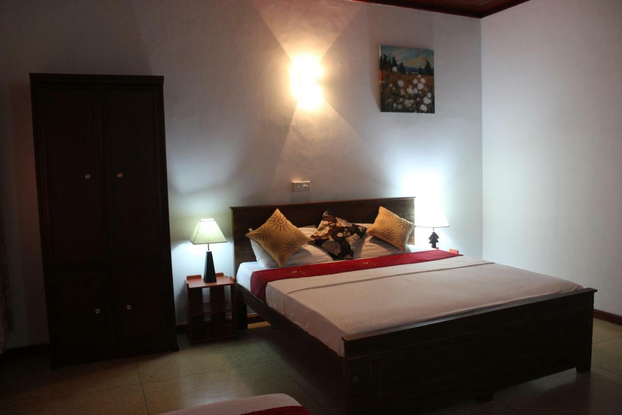 Guest Ryan Hotel Katunayaka Buitenkant foto
